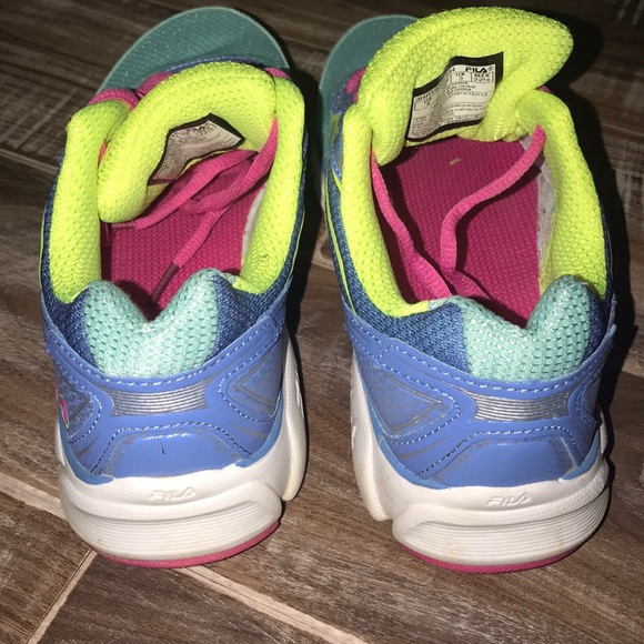 Fila Girls Tennis Shoes Sz 4 ✅ - Picture 3 of 4